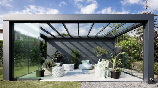 5 Redenen om te kiezen voor een glazen schuifwand van Yuvalli Glass